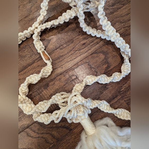 Vintage 1970's macrame plant hanger - Picture 5 of 9